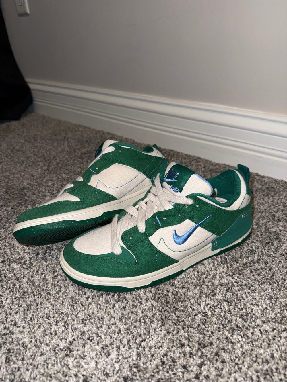 Nike Low-Top Sneakers in White, Green & Blue